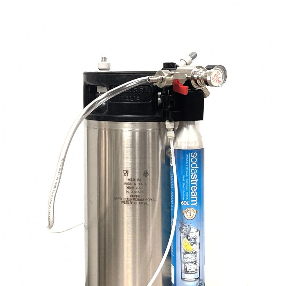 Holder for Sodastream flaske, picnic ølslangesett og regulator (Hiwi) til 23L Corneliusfat