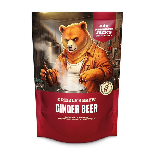 En pakke med Craft Series Ginger Beer-ekstraktsett – 1,8 kg – har et motiv av en bjørn i skinnjakke som brygger maltbasert ingefærøl i et verkstedmiljø, noe som gjør den perfekt for fans av unike smaker og hjemmebrygging.