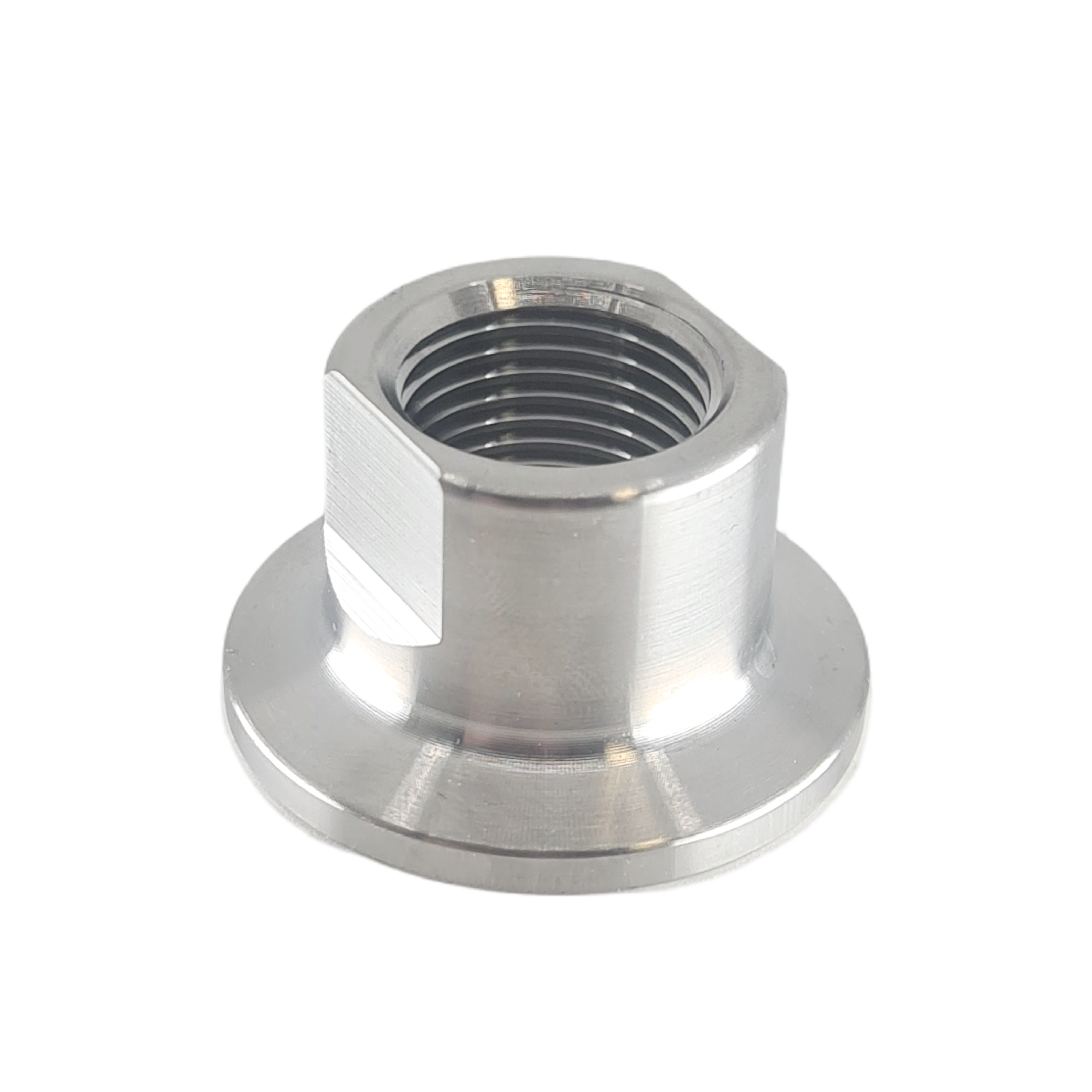 Nærbilde av TC34mm til 3/8" F-NPT sekskantet flensmutter, laget av rustfritt stål 304 med gjengehull, vist stående på en vanlig hvit bakgrunn.