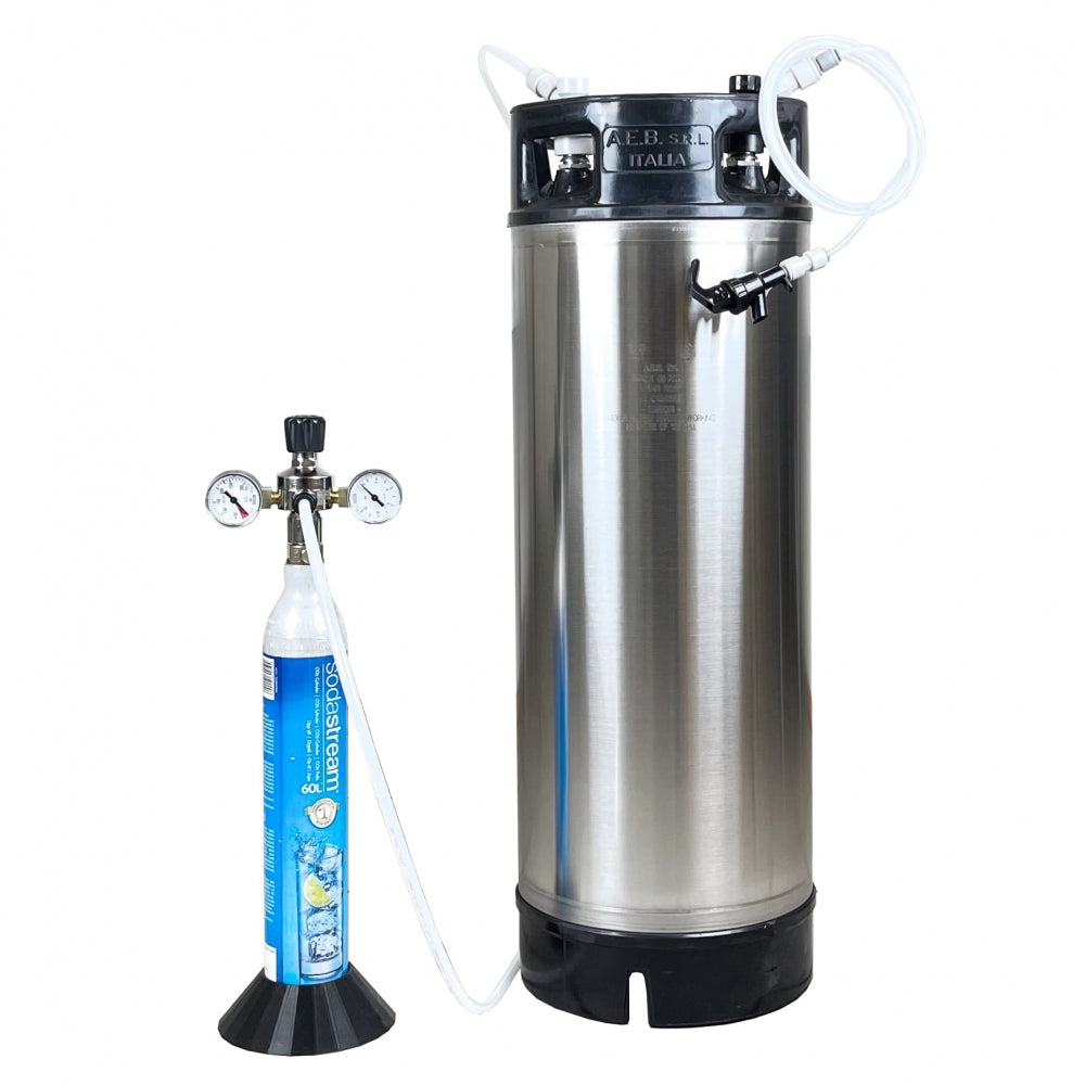 Brewshop Fatpakke 425g Sodastream 23L fat med pushfit hurtigkoblinger kan kobles til en CO2-regulator for enkel karbonisering eller tapping av drikkevarer, takket være fatet i rustfritt stål og hurtigkoblingsbeslag.