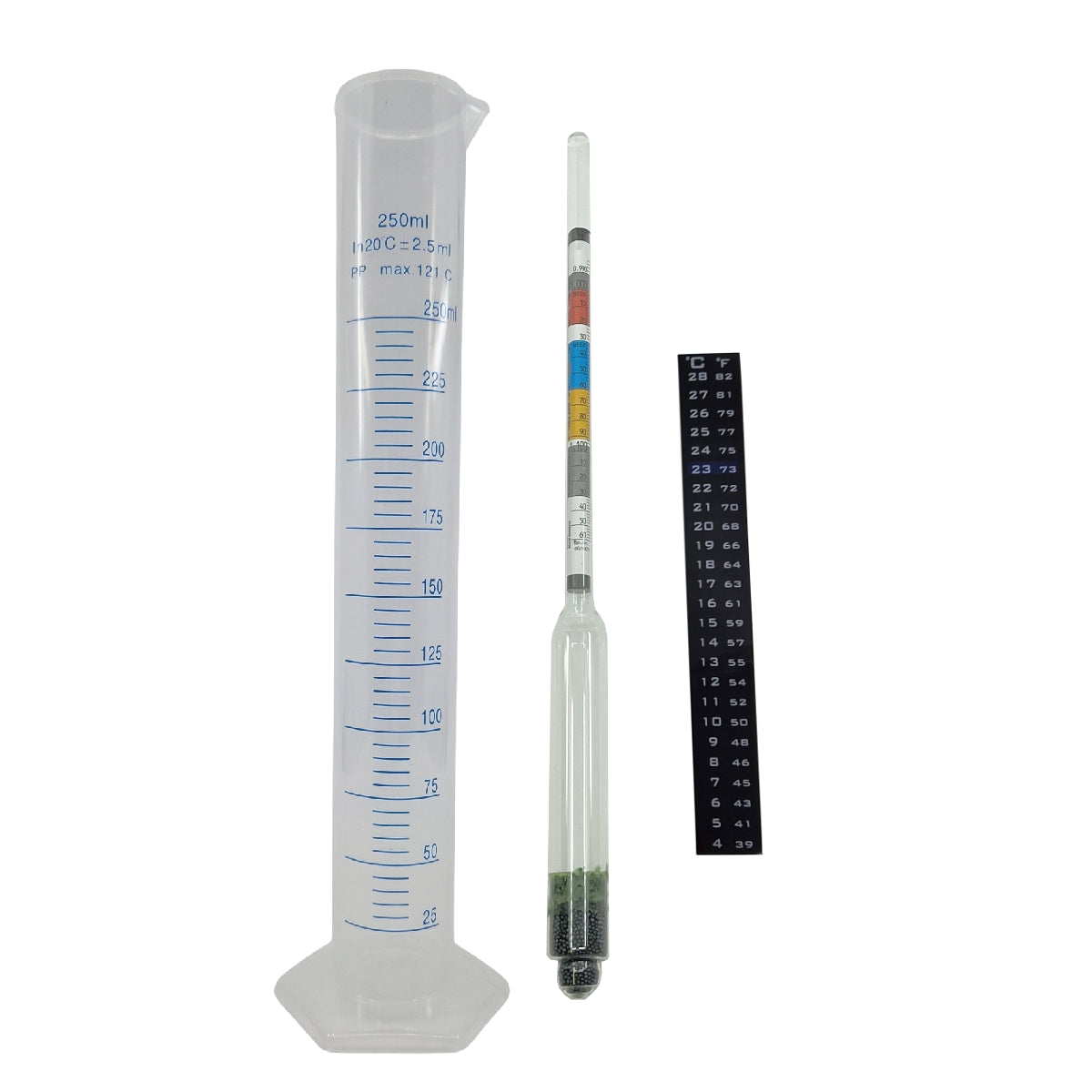 En 250 ml målekolbe, et hydrometer med prøverør – SG 0,990–1,160 med fargede bånd – og en svart temperaturstripe med hvite tall vises på en hvit bakgrunn – perfekt som et målesett for hjemmebrygging av øl, cider eller vin.