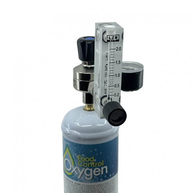Flaske med oksygen regulator og flow meter tilkoblet. Kjøpes separat.