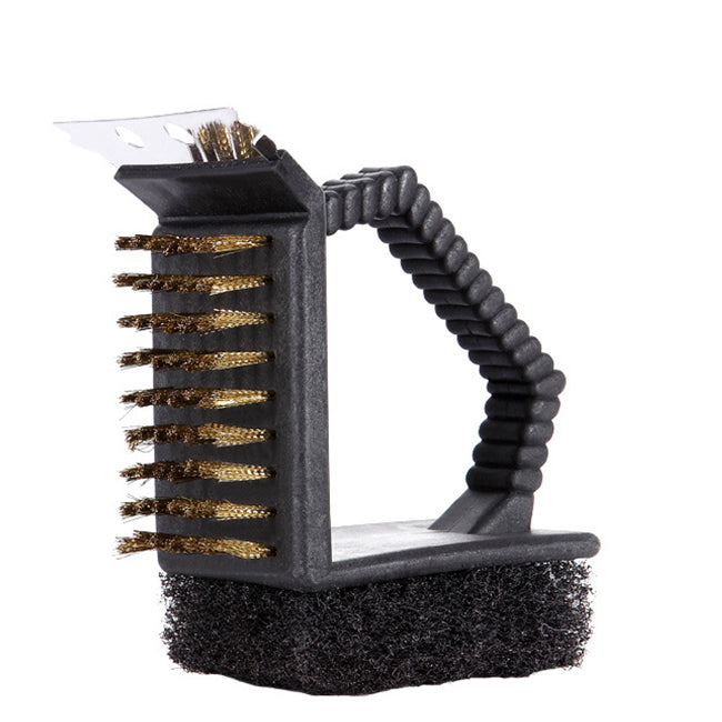 3-i-1 Grillbørste med Skrape, Kobberbust og Svamp har kobberbust, svart plasthåndtak, metallskrape på toppen og en svamp nederst-perfekt for effektiv grillrengjøring.