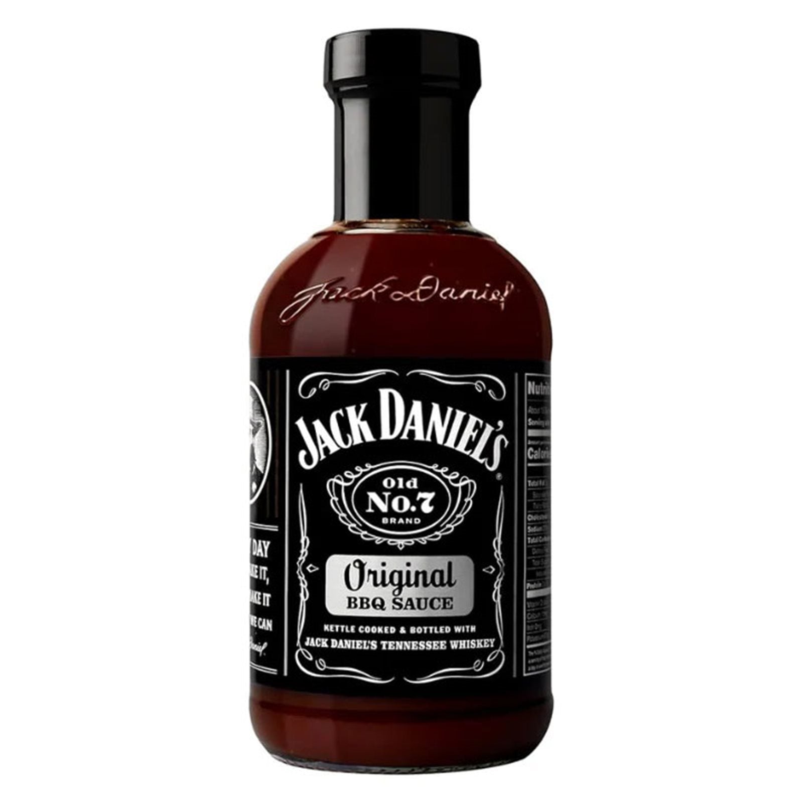 En 473 ml flaske Jack Daniel's BBQ Original, en amerikansk BBQ-saus laget med Tennessee Whiskey, har en svart hette og en svart-hvit etikett med produktinformasjon.