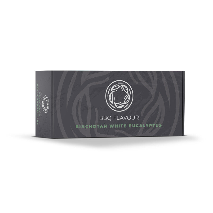 Rektangulær eske merket "BBQ Flavour Binchotan White Eucalyptus 1 Grill Session 1kg" med sirkelformet logo på mørk bakgrunn - førsteklasses grillkull for en forhøyet grillopplevelse.