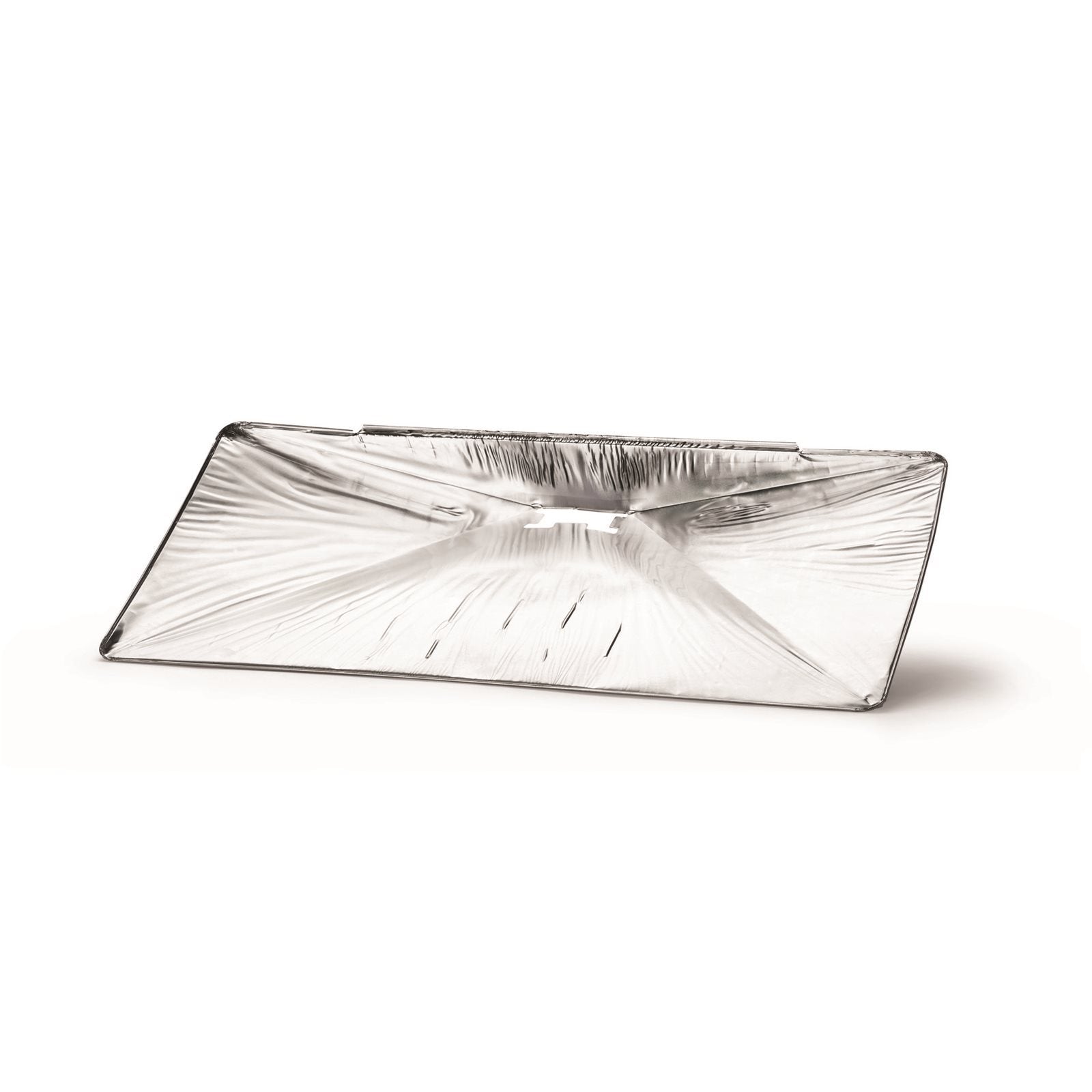 Napoleon Folieunderlag til Rogue 425, en rektangulær engangspanne av aluminiumsfolie som er perfekt som dryppbrett på grillen, vises opp ned mot en vanlig hvit bakgrunn.