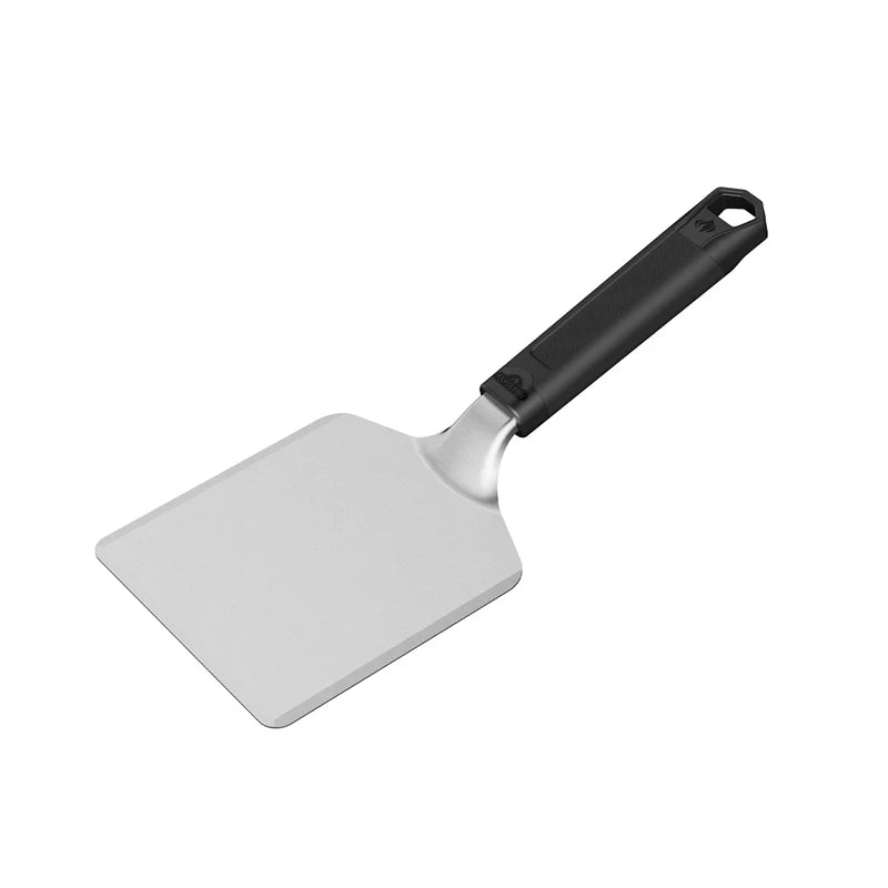 Napoleon Plancha-burgerstekspaden, med svart håndtak og laget av rustfritt stål, vises på en hvit bakgrunn – perfekt til å snu eller løfte mat.