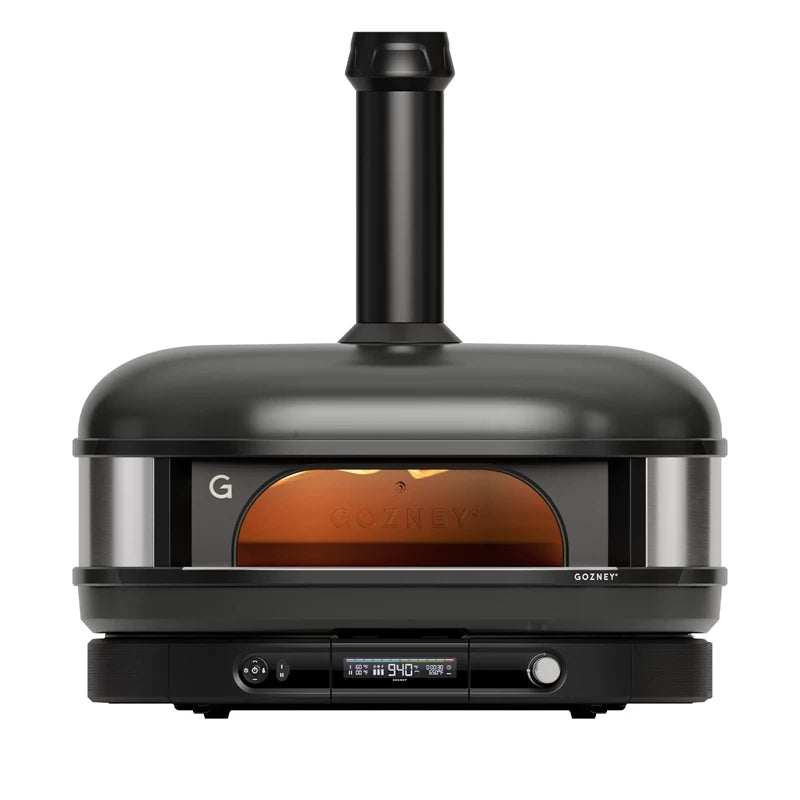 Gozney Dome Gen 2 XL - Off Black - Multi Fuel Pizzaovn har et digitalt kontrollpanel, skorstein og glødende interiør, noe som gjør den ideell for ethvert utendørs kjøkken. Vist fra fronten mot en hvit bakgrunn.