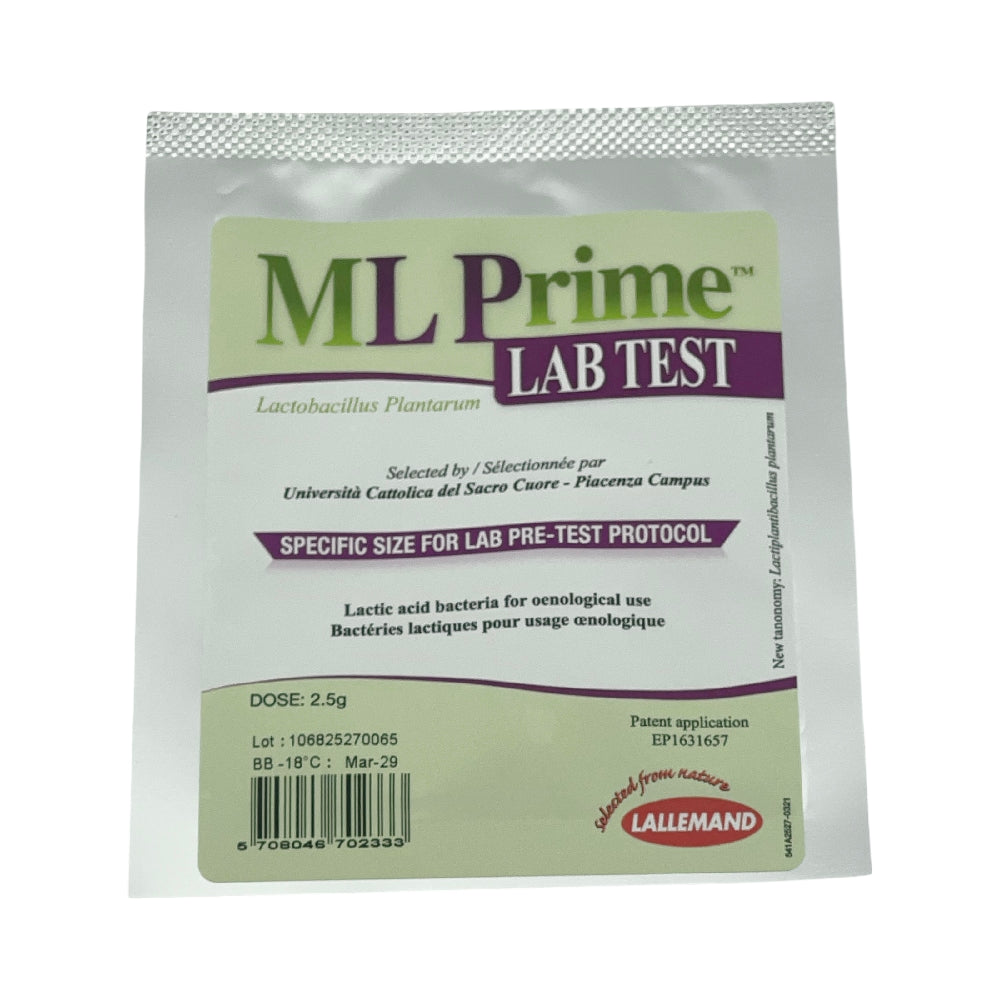 En hvit pakke merket ML Prime 2,5g for Lactobacillus plantarum, en vinbakterie som brukes i malolaktisk fermentering under rødvinsproduksjon, med dosering, oppbevaringsinformasjon, partinummer og produsentopplysninger.
