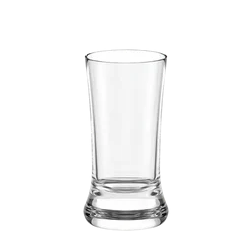 Et enkelt Stölzle Lausits Snapsglass 45 ml fra 6-delers settet står oppreist på en vanlig hvit bakgrunn.