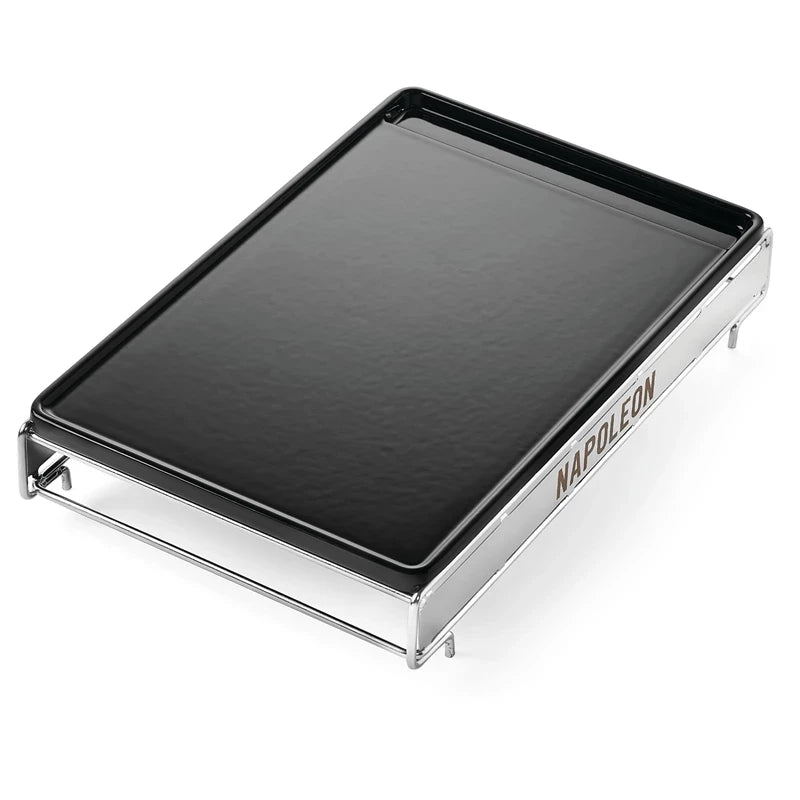 Napoleon Stekeplate til SIZZLE ZONE, stor: Rektangulær stekeplate i støpejern med forhøyede kanter og NAPOLEON-logo på siden. Passer for grill, SIZZLE ZONE eller kokeplate.