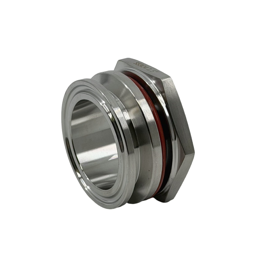 1,5″ Tri-Clamp sveisefri gjennomføring laget av rustfritt stål type 304 med rød O-ring for sikre tilkoblinger i industrielle rørsystemer. Denne sekskantede gjennomføringen gir pålitelig ytelse og er avbildet isolert på hvit bakgrunn.